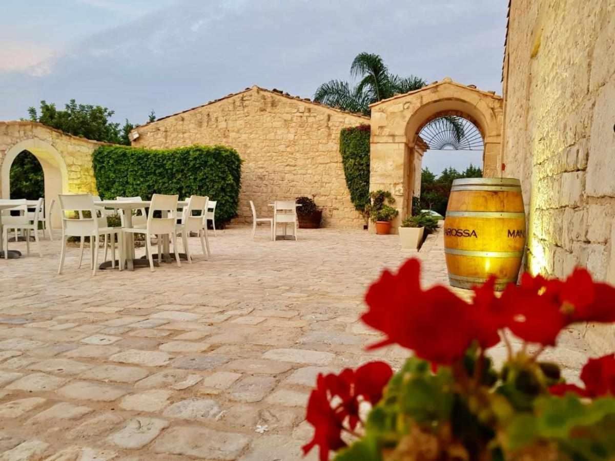 Torre Dantona Country Suites Поццалло Екстер'єр фото